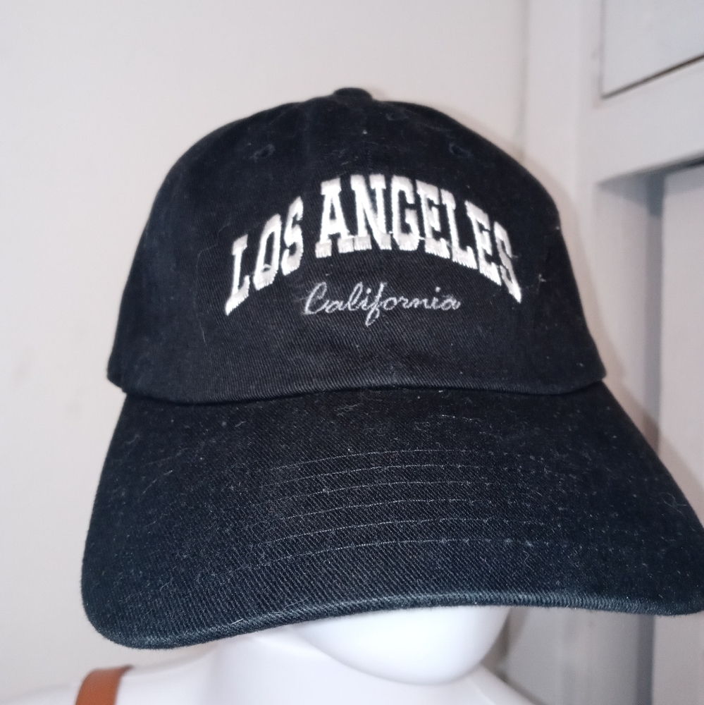 NISSI CAPS EMBROIDERED LOS ANGELES CALIFORNIA BLACK ADJUSTABLE CAP